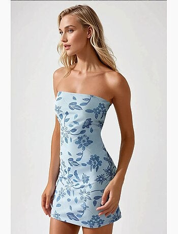 Vestido curto texturizado sem alças e justo hiccup