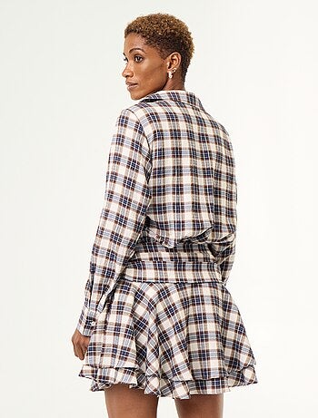 Vestido curto xadrez com gola de camisa