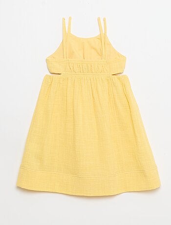 Vestido de alças finas não ajustáveis + fendas laterais