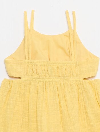 Vestido de alças finas não ajustáveis + fendas laterais