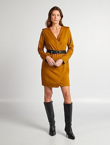 Vestido de cetim com decote cruzado