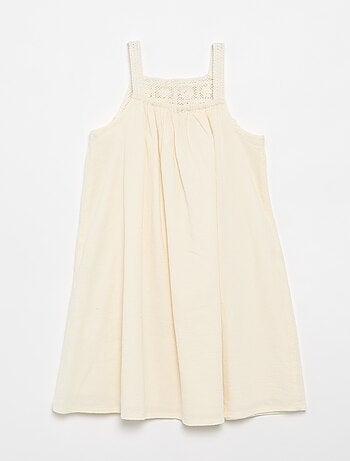 Vestido de croché e tecido crepe