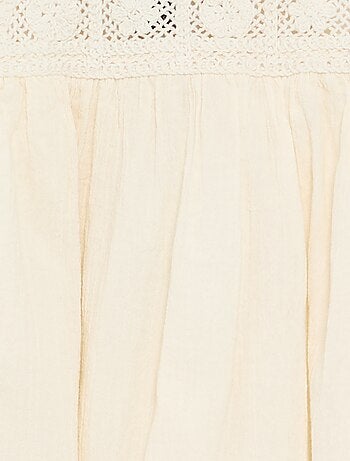 Vestido de croché e tecido crepe