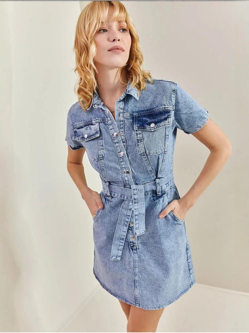 Vestido de ganga com cinto e botões de pressão lucci - Kiabi Vestido de ganga com cinto e botões de pressão lucci - Kiabi