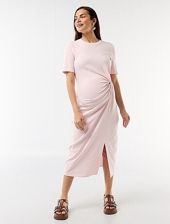 Vestido de grávida com torcido frontal