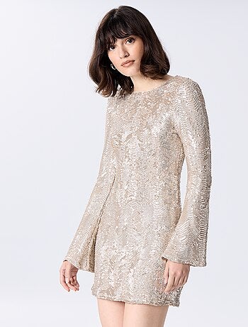 Vestido de lantejoulas com costas descobertas