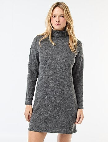 Vestido de malha com gola alta