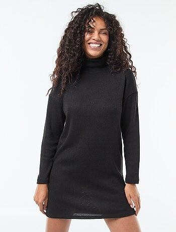 Vestido de malha com gola alta