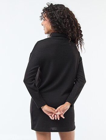 Vestido de malha com gola alta