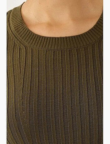 Vestido de malha com gola redonda