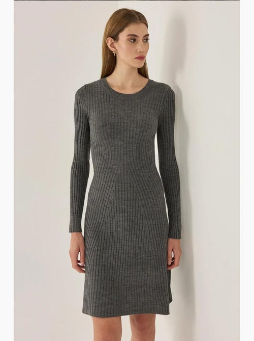 Vestido de malha com gola redonda hiccup - Kiabi Vestido de malha com gola redonda hiccup - Kiabi