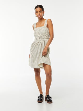 Vestido de malha gofrada às riscas com alças largas