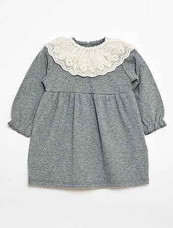 Vestido de malha macia com gola fantasia