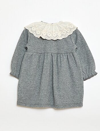 Vestido de malha macia com gola fantasia