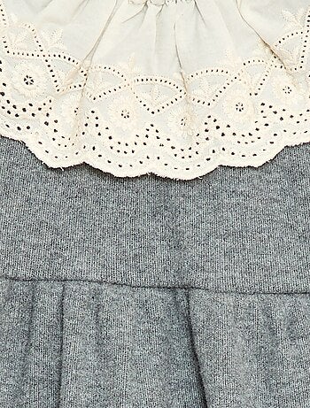 Vestido de malha macia com gola fantasia