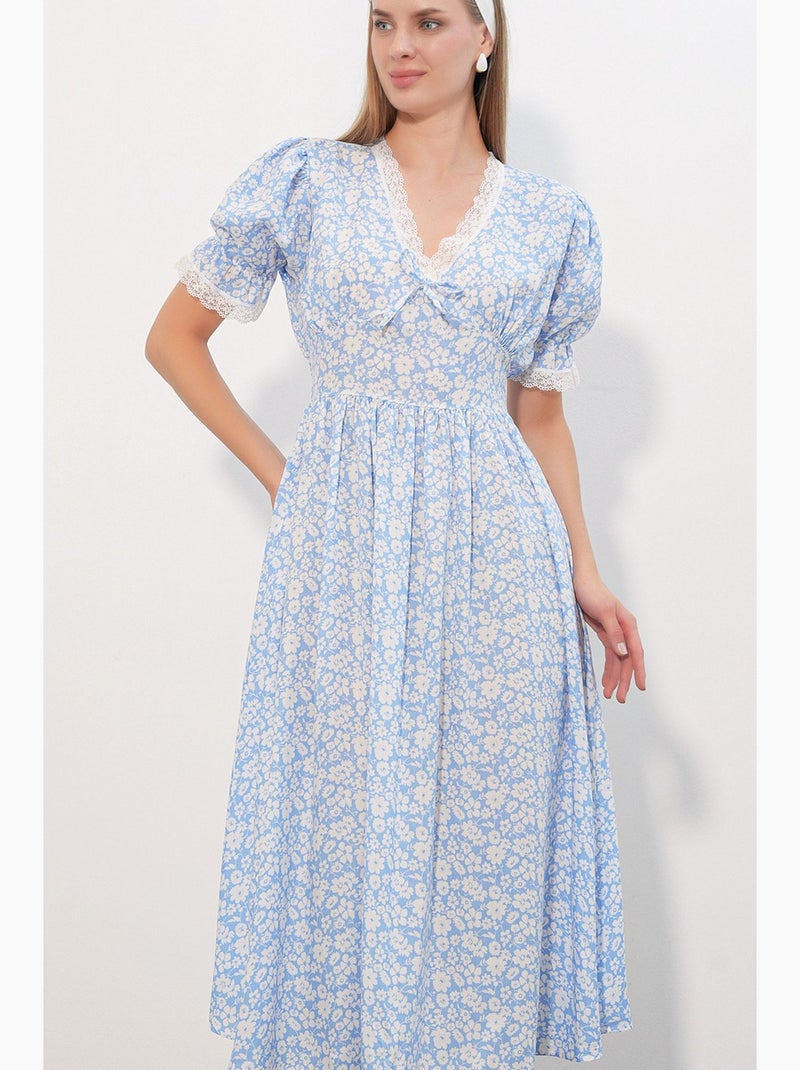Vestido de malha midi em linha a com decote em v e flores bdart Azul-céu - Kiabi