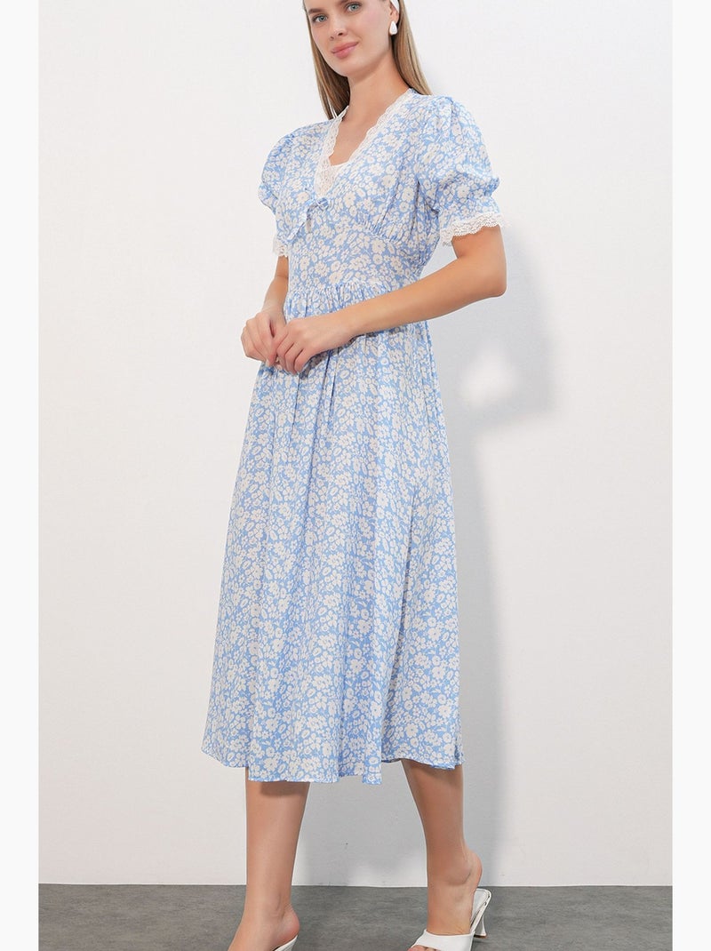 Vestido de malha midi em linha a com decote em v e flores bdart Azul-céu - Kiabi