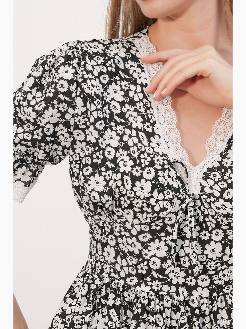 Vestido de malha midi em linha a com decote em v e flores bdart Preto Branco - Kiabi