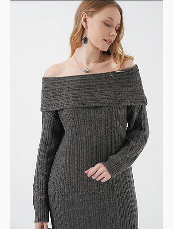 Vestido de malha oversized com ombros à mostra bdart