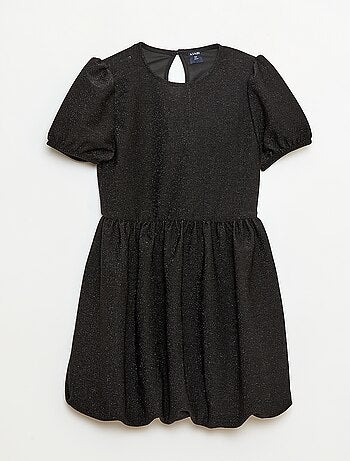 Vestido de manga curta com lantejoulas por todo o lado