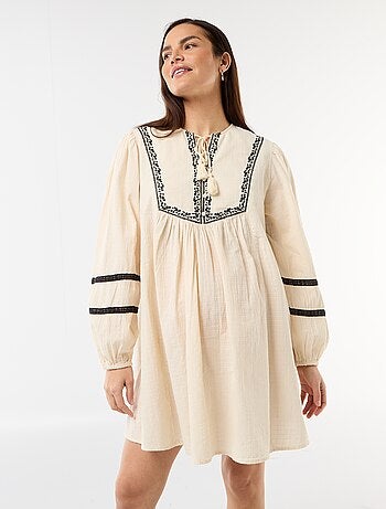Vestido de maternidade largo com bordados