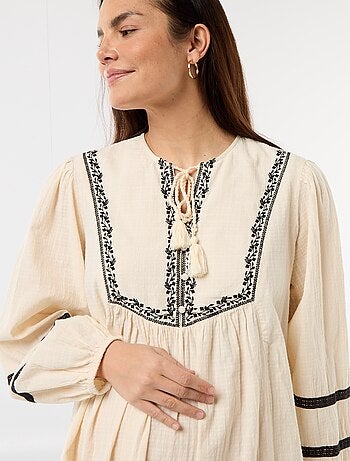 Vestido de maternidade largo com bordados