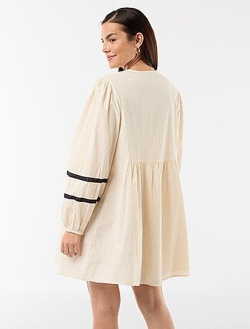 Vestido de maternidade largo com bordados