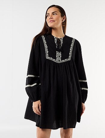 Vestido de maternidade largo com bordados