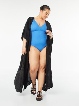 Vestido de praia comprido aberto com bordos em macramé