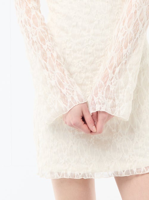 Vestido de renda com mangas pagode - Kiabi