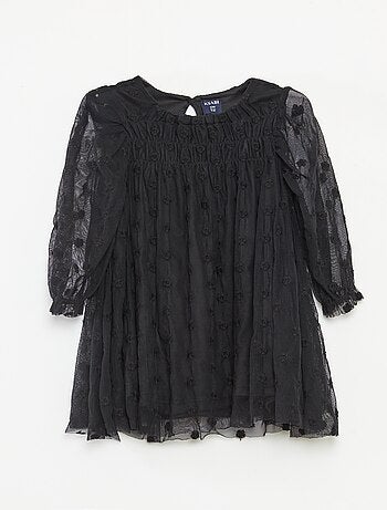 Vestido de tule com bordados de flores