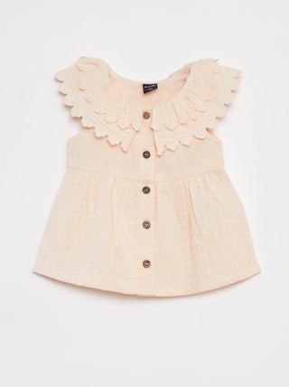 Vestido em gaze de algodão com gola com folhos