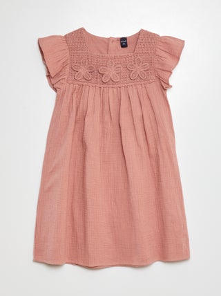 Vestido em gaze de algodão com motivos em croché
