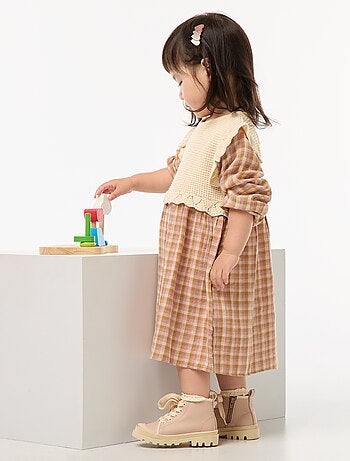 Vestido em gaze de algodão efeito 2 em 1 colete em croché