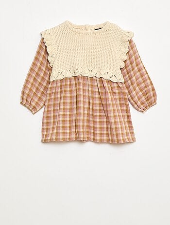 Vestido em gaze de algodão efeito 2 em 1 colete em croché