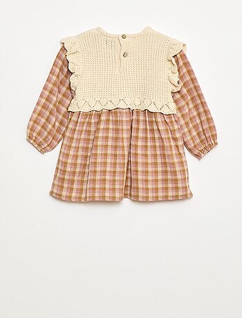 Vestido em gaze de algodão efeito 2 em 1 colete em croché