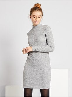 Vestido em malha peluche com gola subida - Kiabi