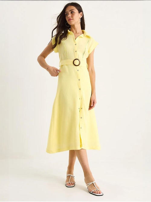 Vestido em musselina com detalhe em renda, fecho de botões, cinto e forro lucci - Kiabi Vestido em musselina com detalhe em renda, fecho de botões, cinto e forro lucci - Kiabi
