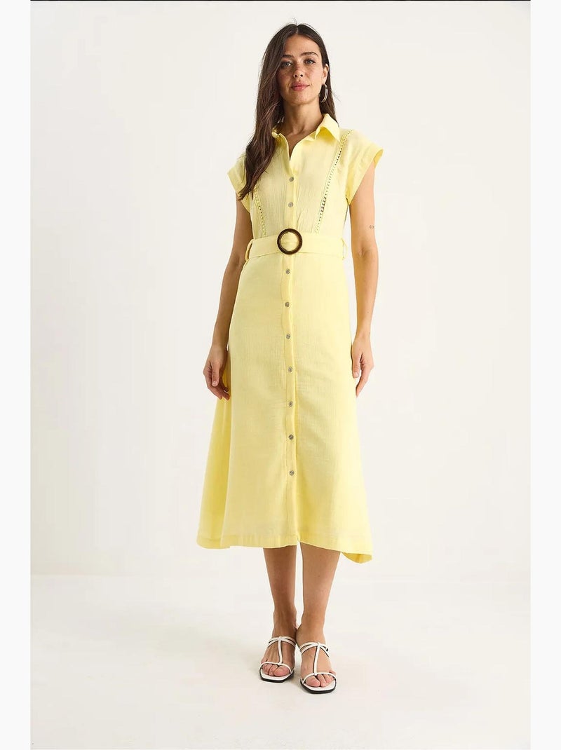 Vestido em musselina com detalhe em renda, fecho de botões, cinto e forro lucci Amarelo-limão - Kiabi