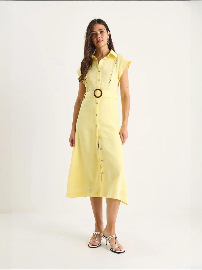 Vestido em musselina com detalhe em renda, fecho de botões, cinto e forro lucci Amarelo-limão - Kiabi