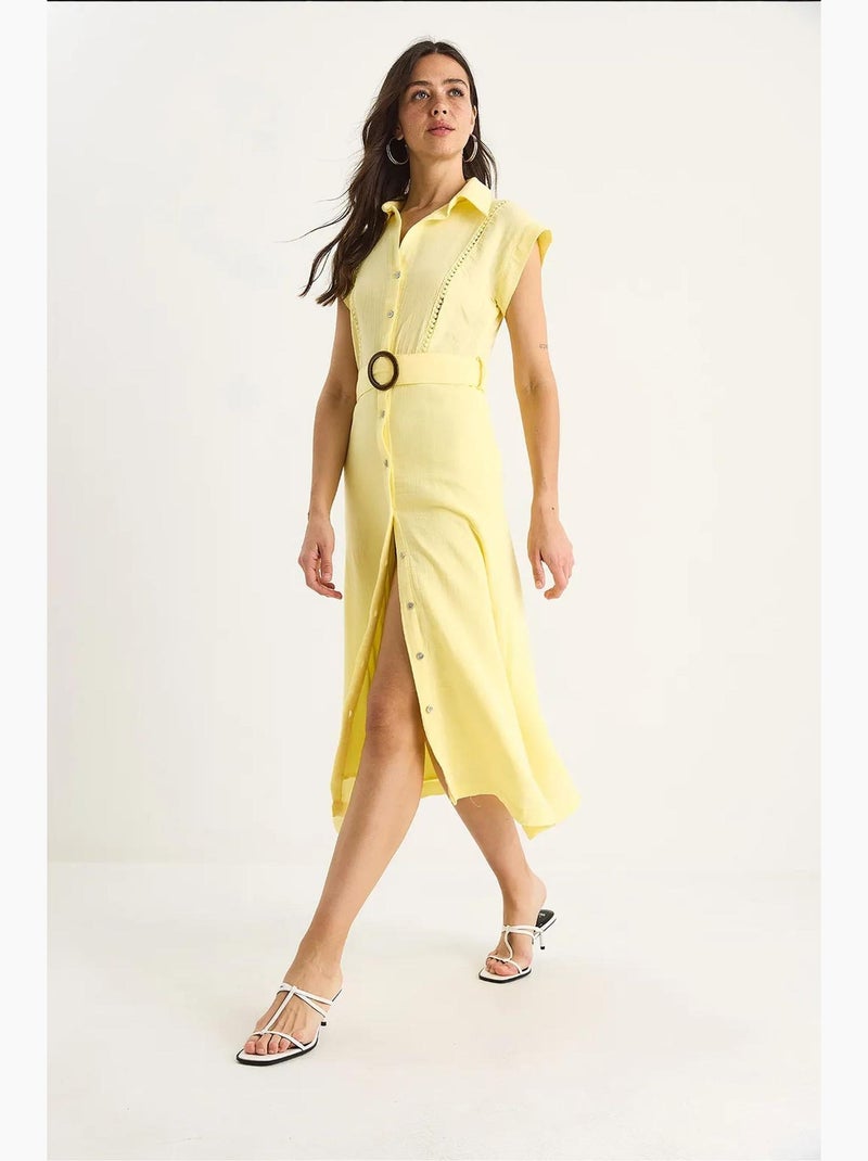 Vestido em musselina com detalhe em renda, fecho de botões, cinto e forro lucci Amarelo-limão - Kiabi