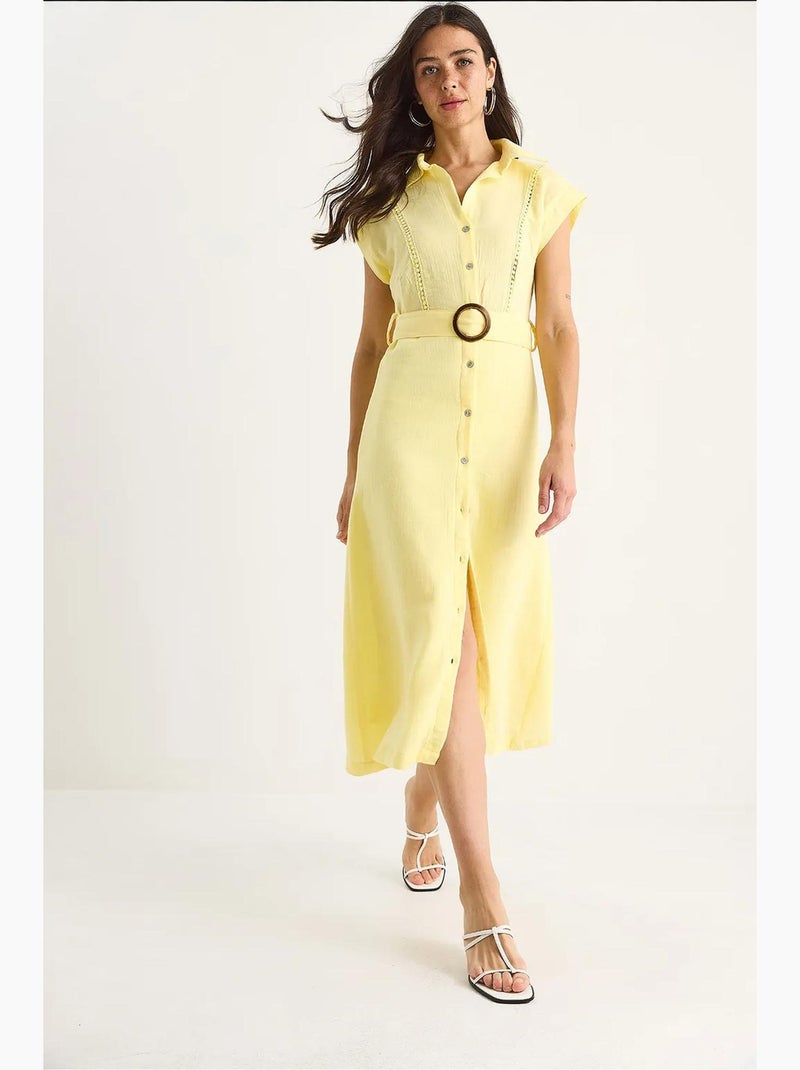Vestido em musselina com detalhe em renda, fecho de botões, cinto e forro lucci Amarelo-limão - Kiabi