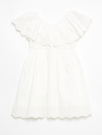 Vestido em propolina com detalhes em bordado inglês