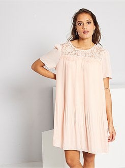 Vestido em renda com pregas - Kiabi