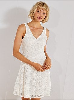 Vestido em renda decote em V - Kiabi