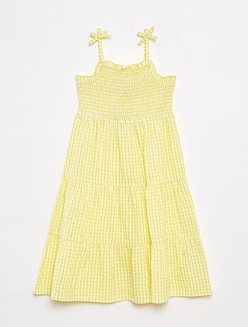 Vestido em tecido crepe com favos de mel na parte de cima