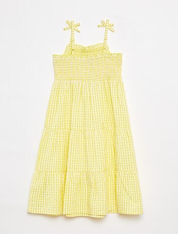 Vestido em tecido crepe com favos de mel na parte de cima