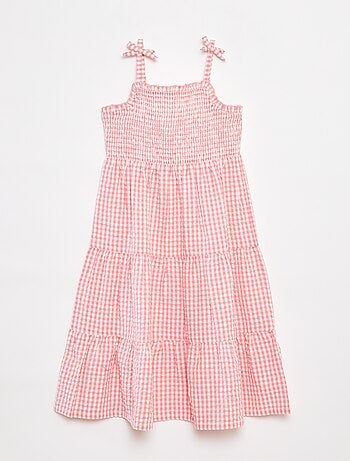 Vestido em tecido crepe com favos de mel na parte de cima