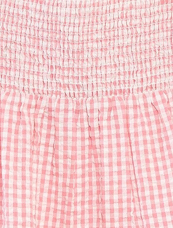 Vestido em tecido crepe com favos de mel na parte de cima
