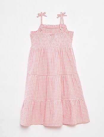Vestido em tecido crepe com favos de mel na parte de cima